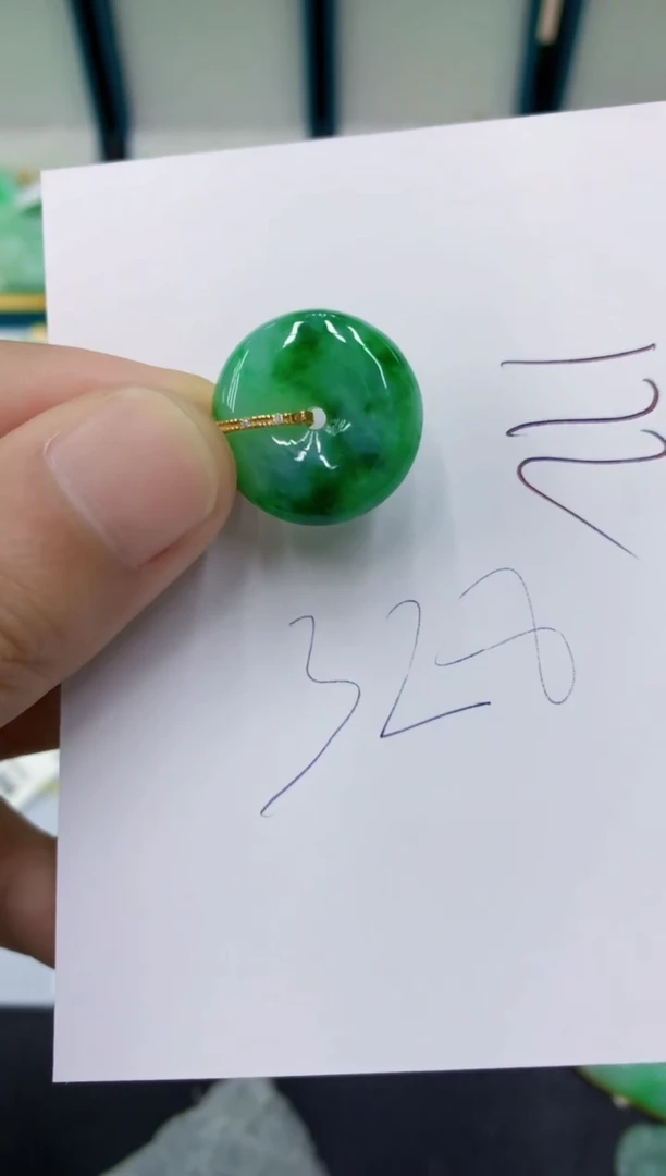 翡翠18K金镶嵌颈饰翡翠