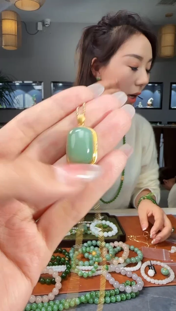 吊坠(不含链)18K金镶嵌和田玉1