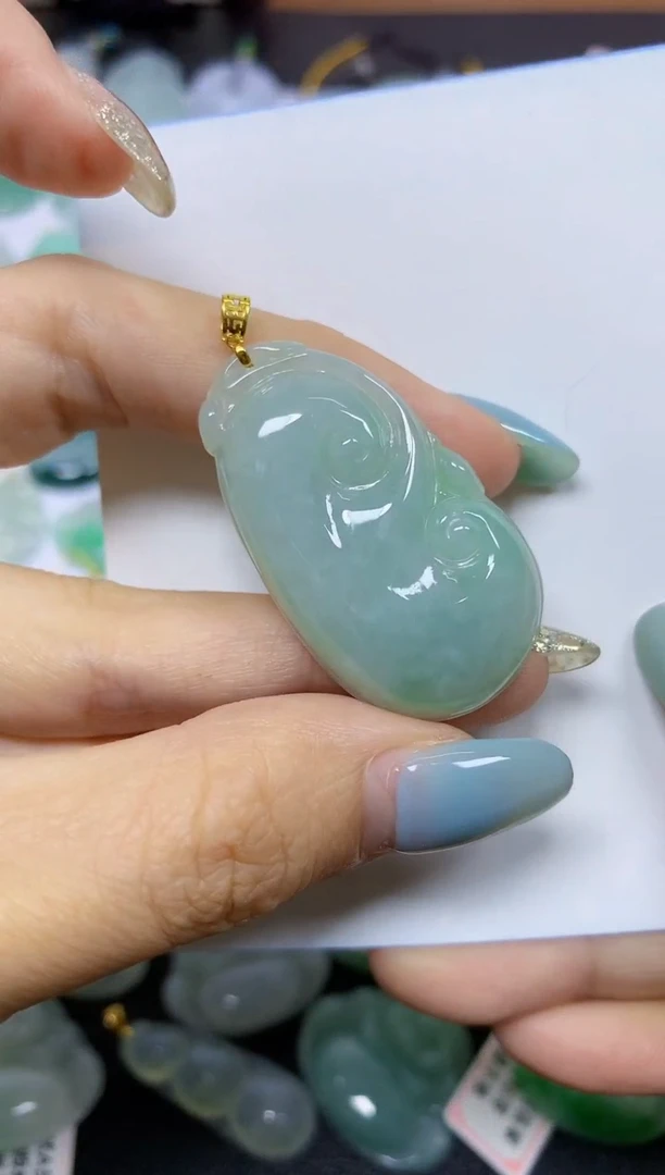 翡翠18K金镶嵌颈饰天然翡翠A货