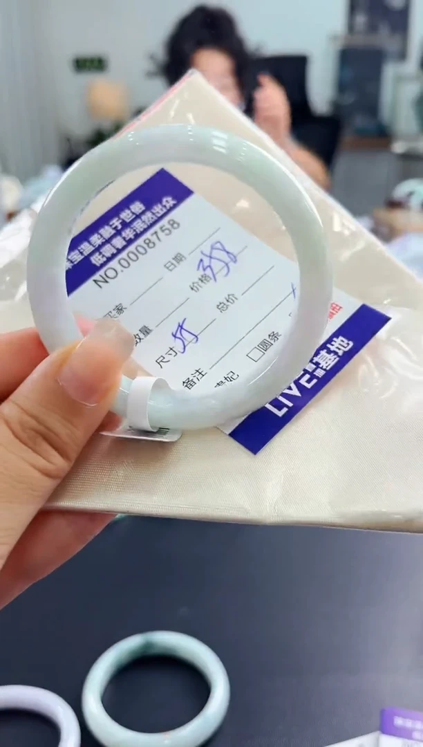 翡翠手镯未镶嵌天然缅甸A货翡翠