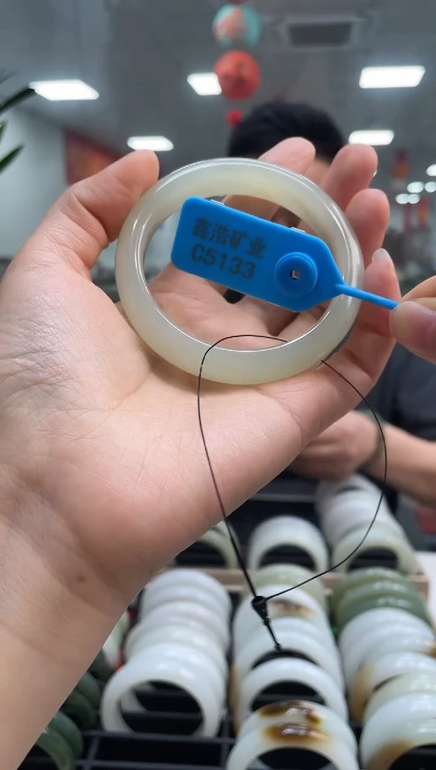 和田玉手镯未镶嵌手镯 C5133 圈口59