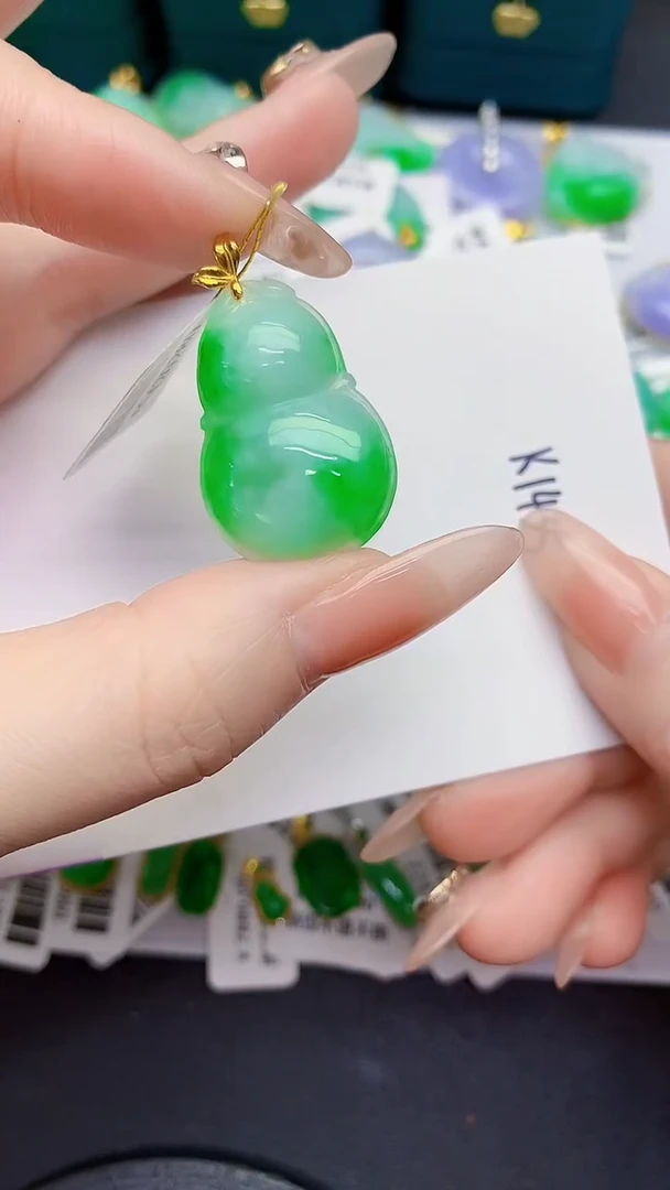 颈饰18K金镶嵌翡翠缅甸天然翡翠A货