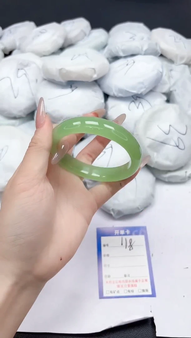 未镶嵌手镯石英质玉118/57