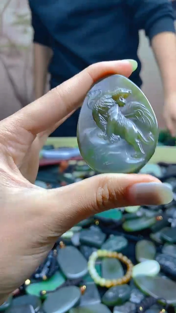 颈饰未镶嵌和田玉1