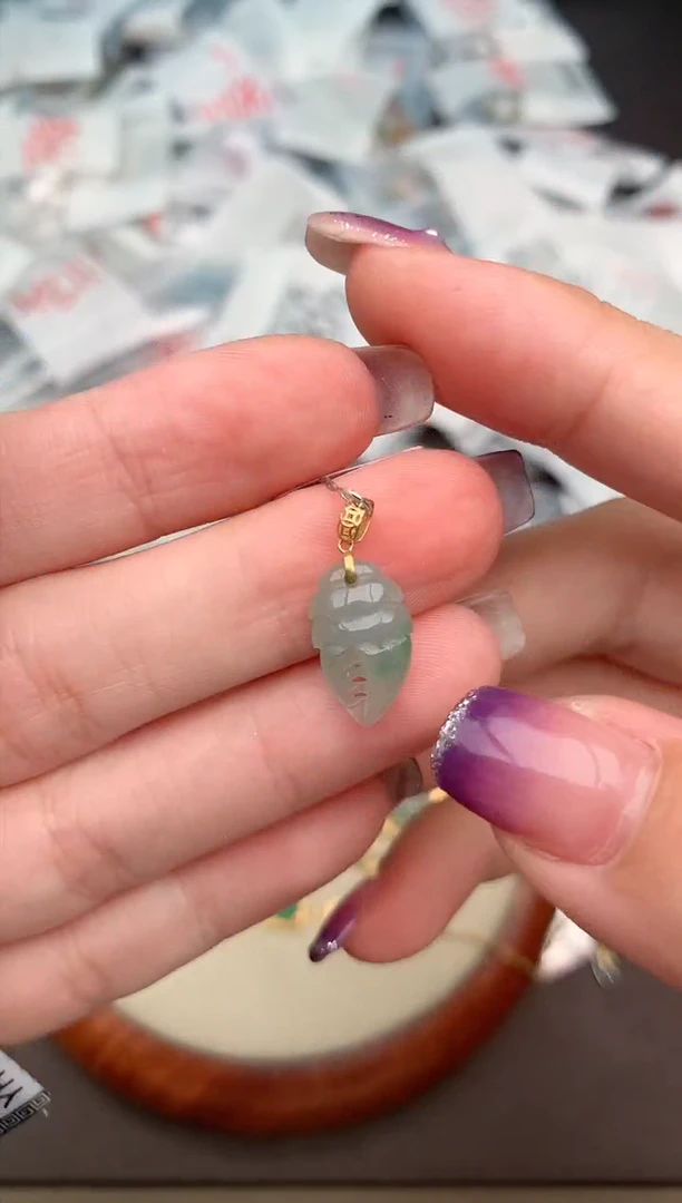 翡翠挂件18K金镶嵌一