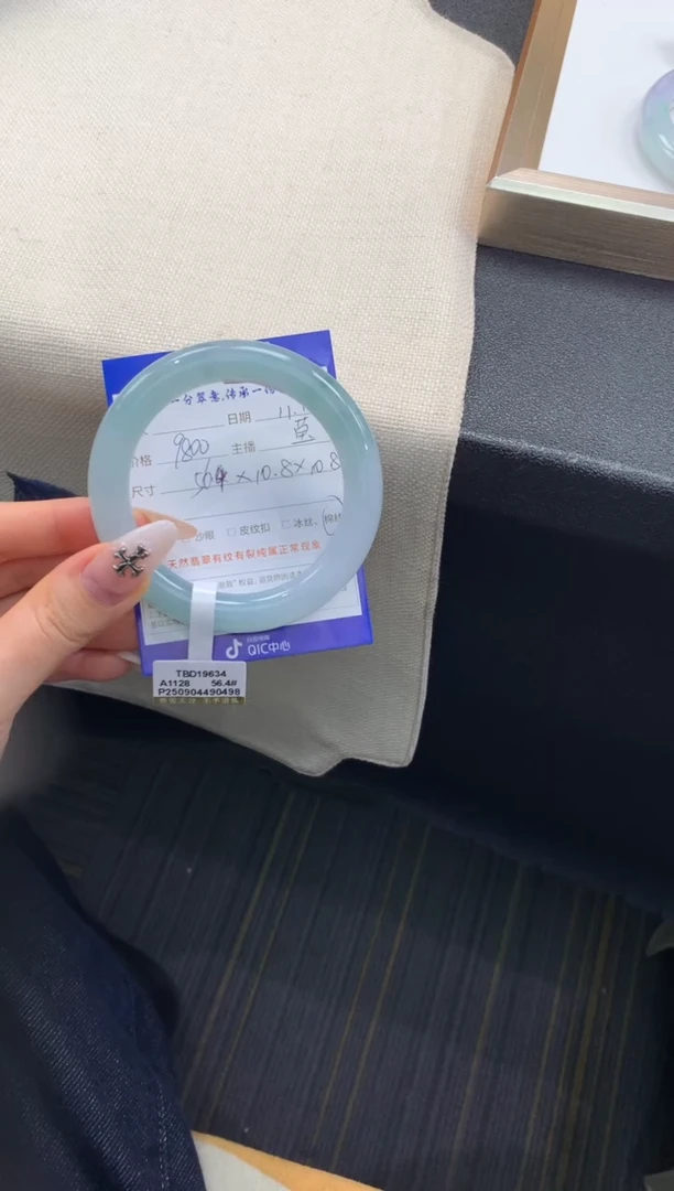 未镶嵌手镯翡翠退货需手镯吊牌标签完好