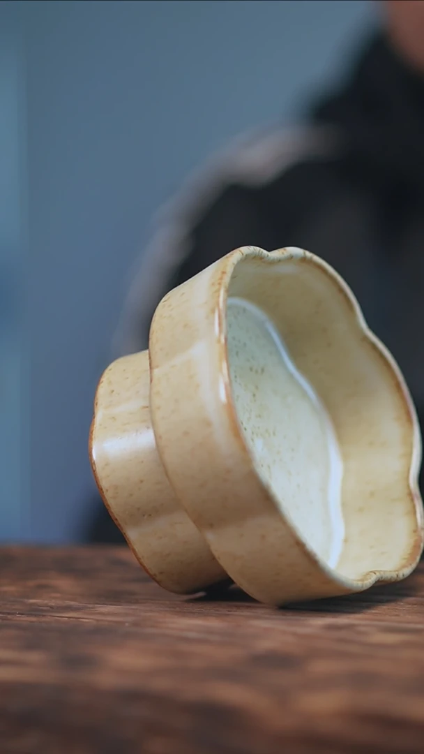 【闪购商品】白色花口坚果盘啊