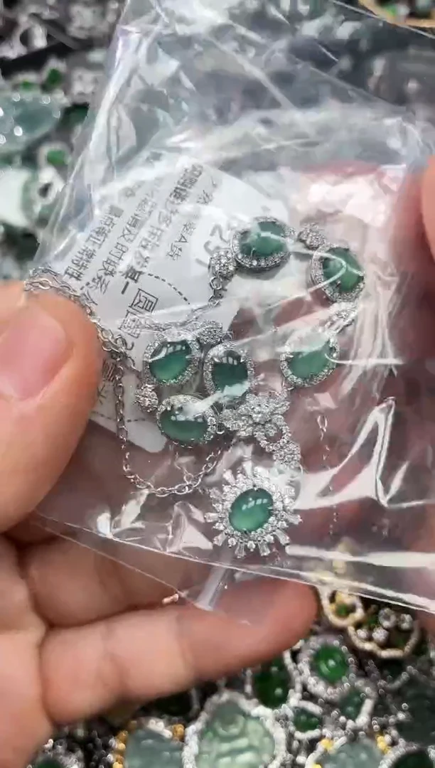 翡翠未镶嵌颈饰P251项链