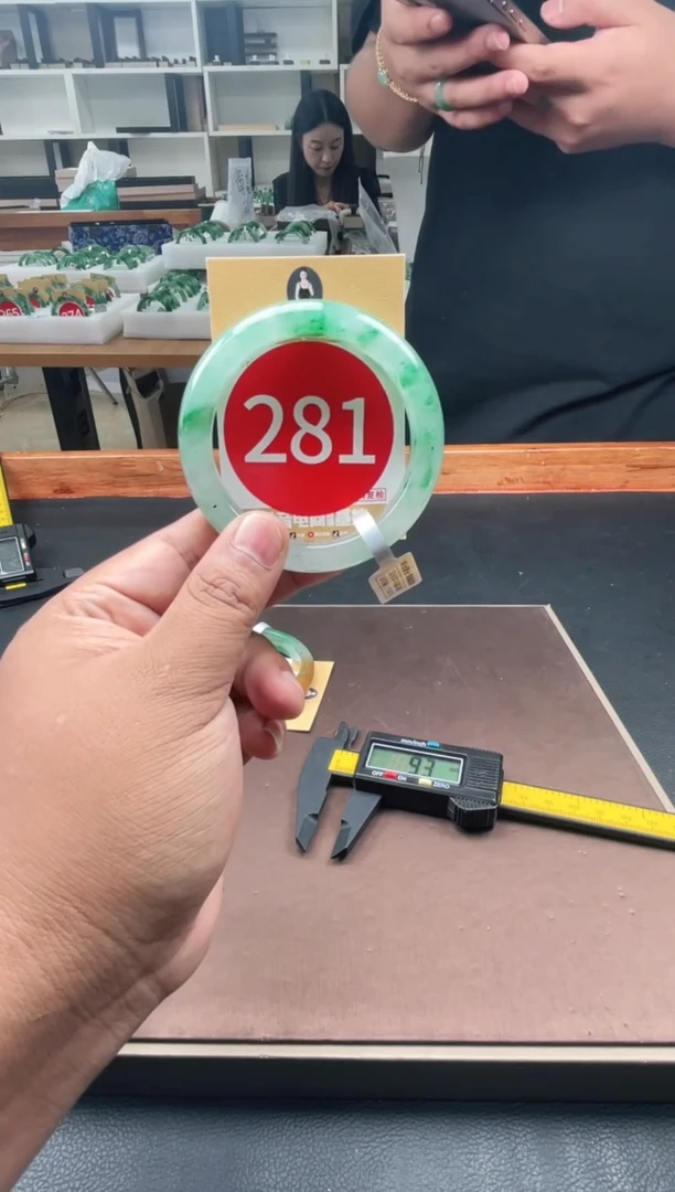 未镶嵌手镯石英质玉57+281