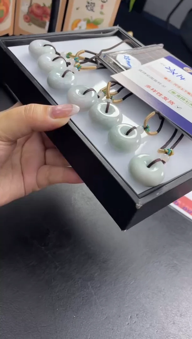【闪购商品】翡翠挂件未镶嵌FL28肥扣CP多样性发其一配绳