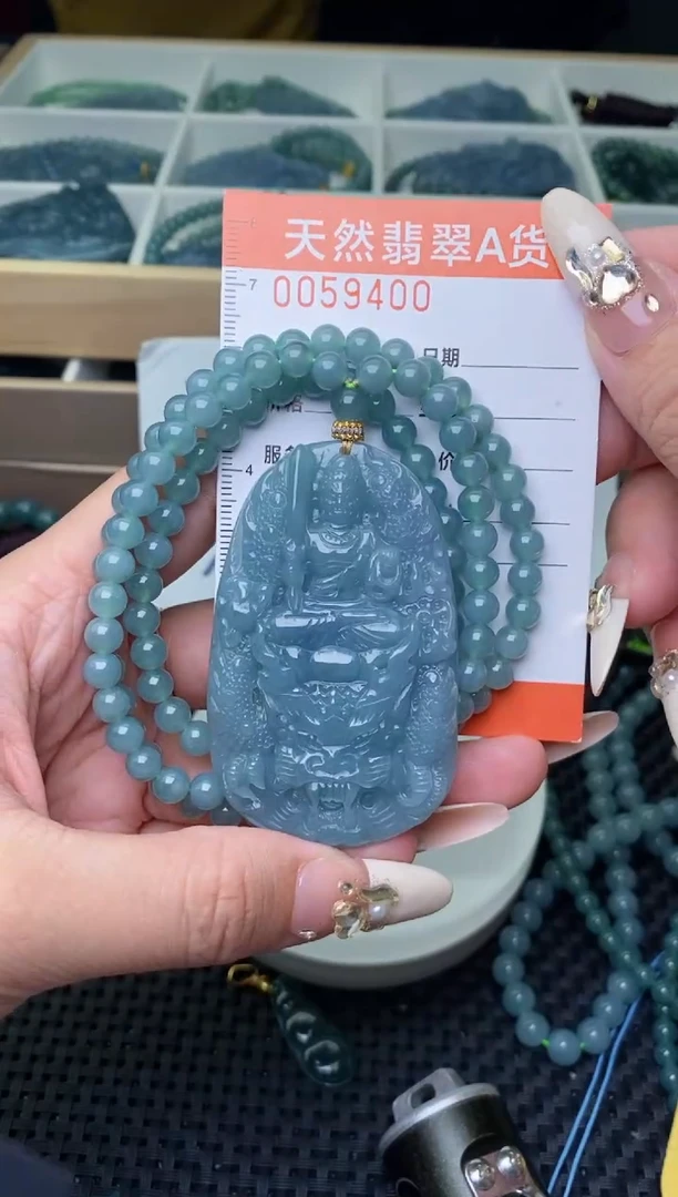 翡翠未镶嵌颈饰