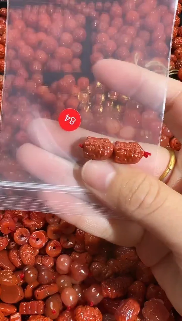 颈饰未镶嵌南红玛瑙1