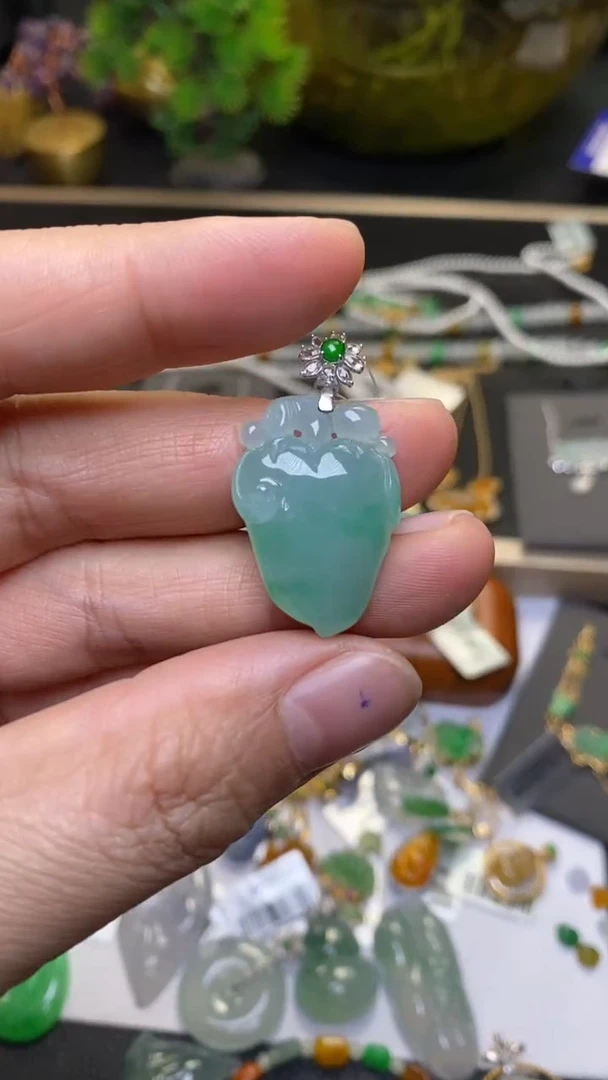颈饰18K金镶嵌翡翠净货39224