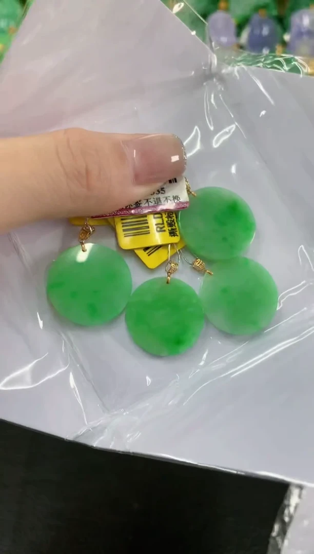 吊坠(不含链)18K金镶嵌翡翠多样性发货其中一件
