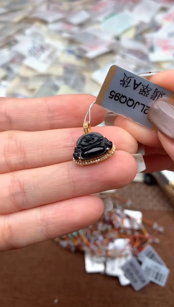 18K金镶嵌挂件翡翠—