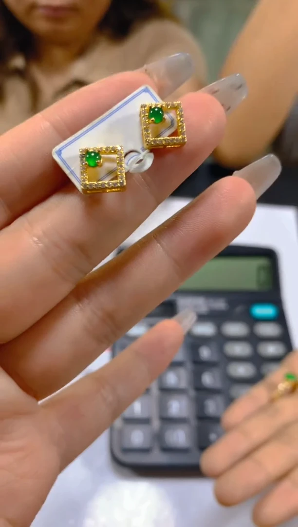 未镶嵌翡翠耳饰多样性发一