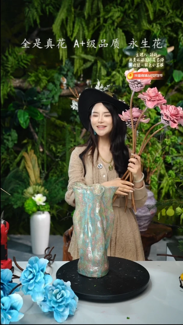 蓝粉色的花瓶一支