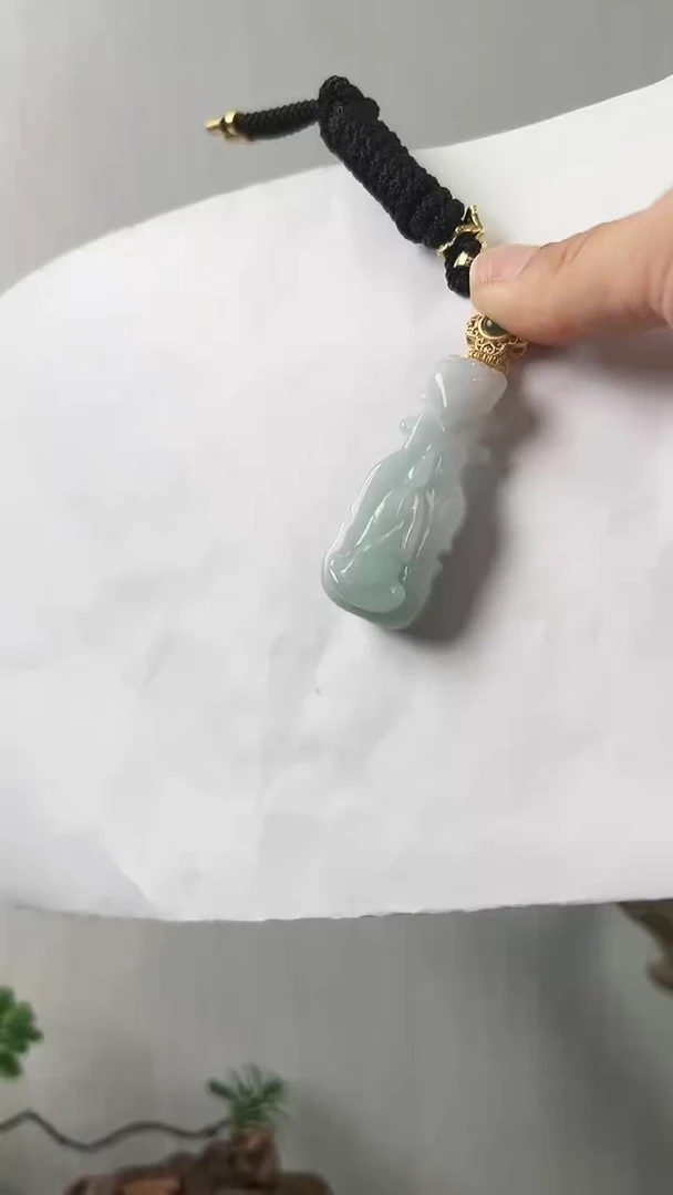 【闪购商品】翡翠颈饰未镶嵌无相观音