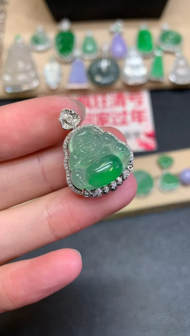 【闪购商品】翡翠颈饰18K金镶嵌佛公【无服务费】