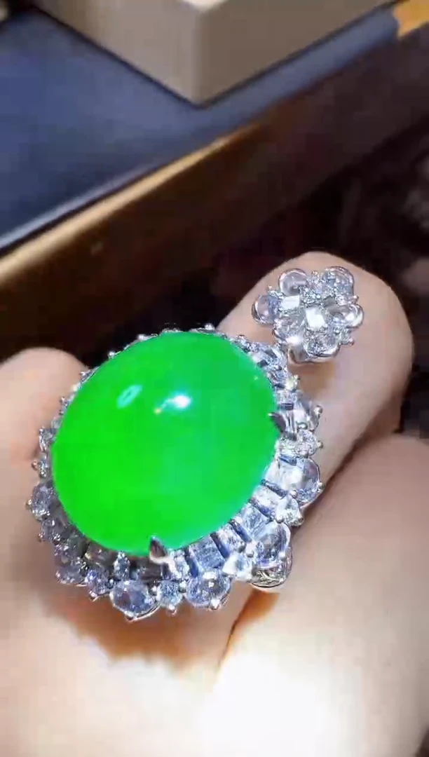 翡翠18K金镶嵌吊坠(不含链)树**绿蛋面两用