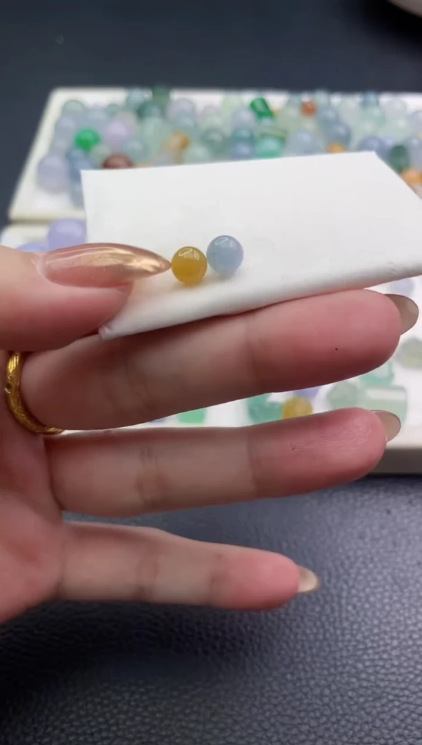 未镶嵌定制翡翠冰****洛珠子