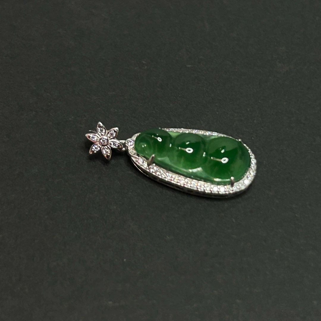 翡浔念·菠菜绿吊坠镶嵌925银无链