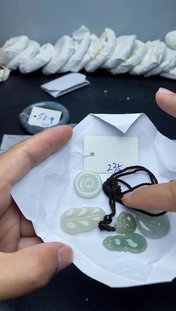 未镶嵌手镯翡翠235