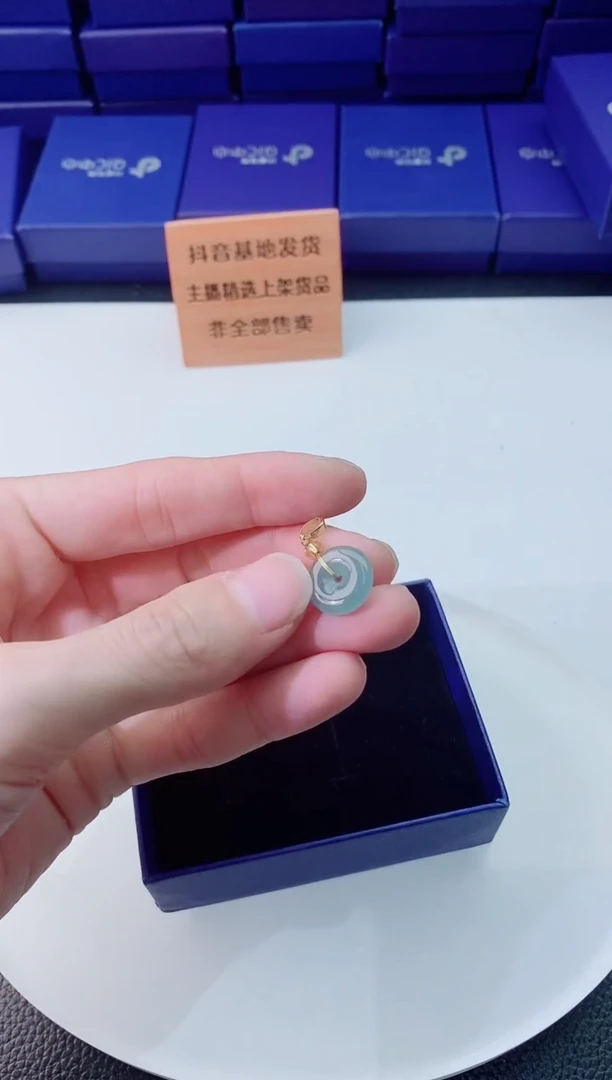 翡翠未镶嵌颈饰