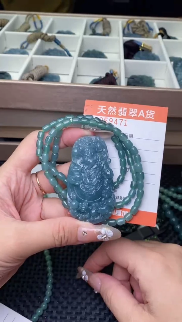 翡翠未镶嵌颈饰