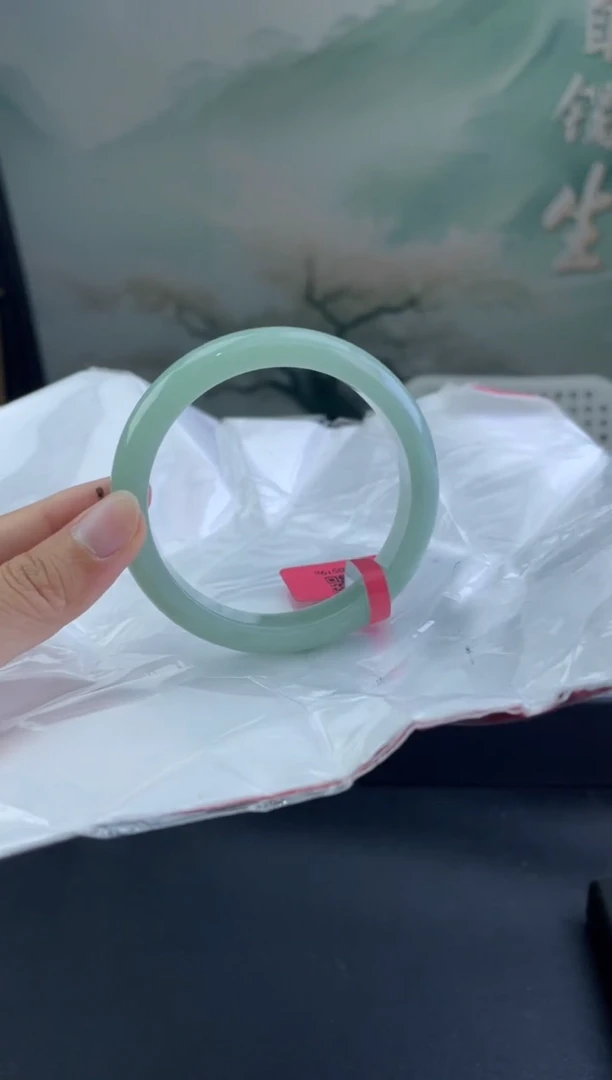 翡翠手镯未镶嵌2