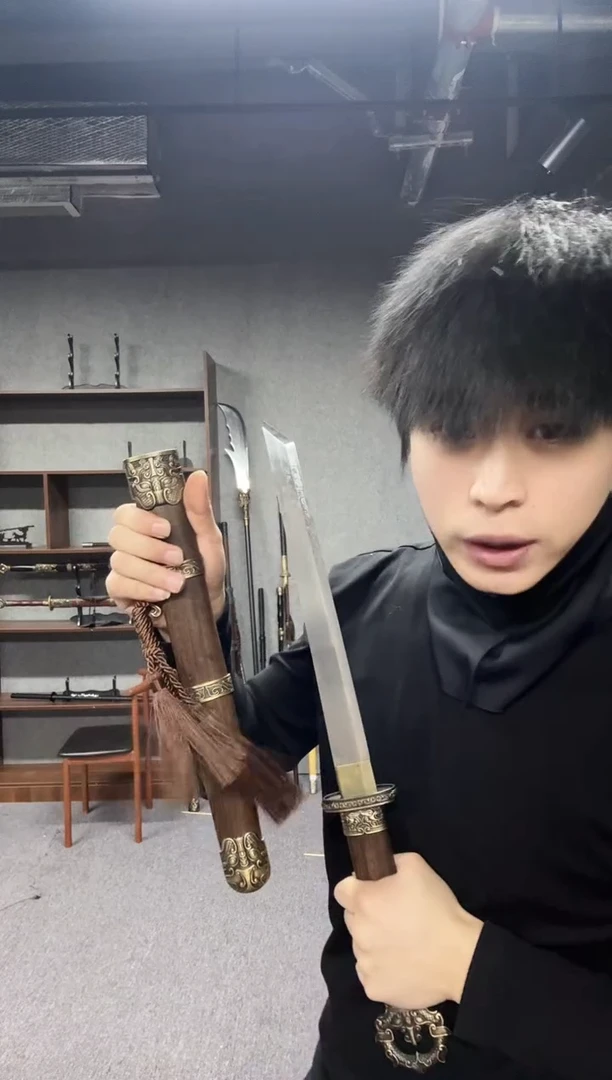 Q短刀  一楼直播间发货