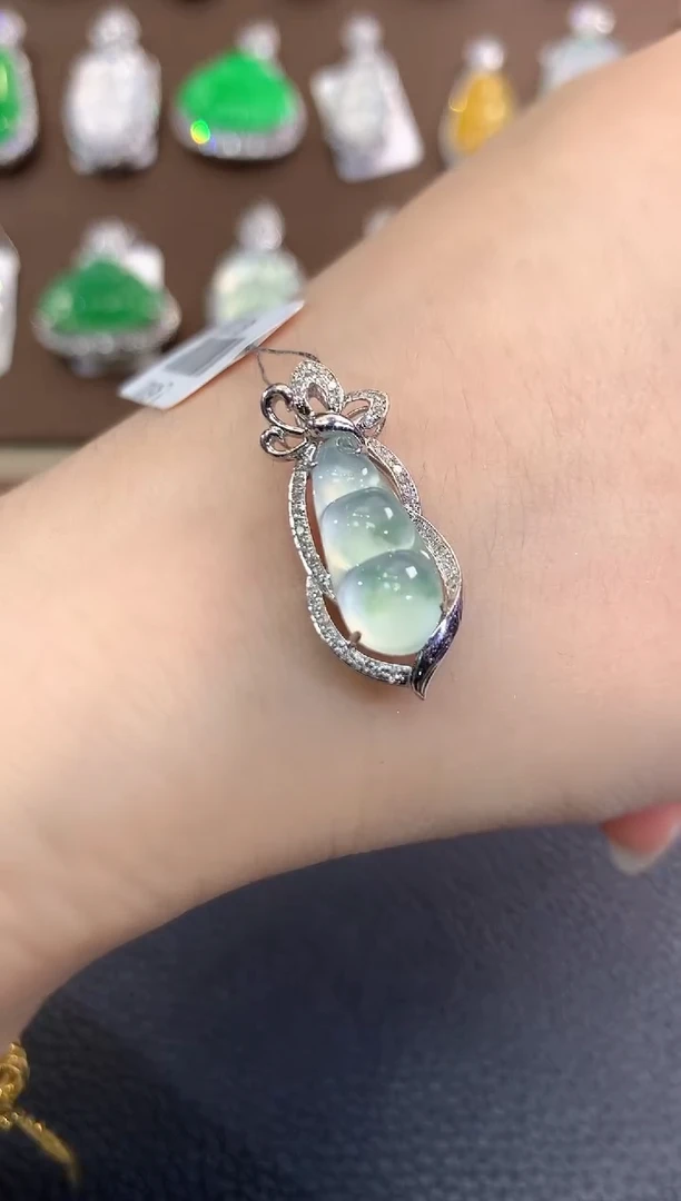 翡翠18K金镶嵌吊坠(不含链)春日珠宝 B44