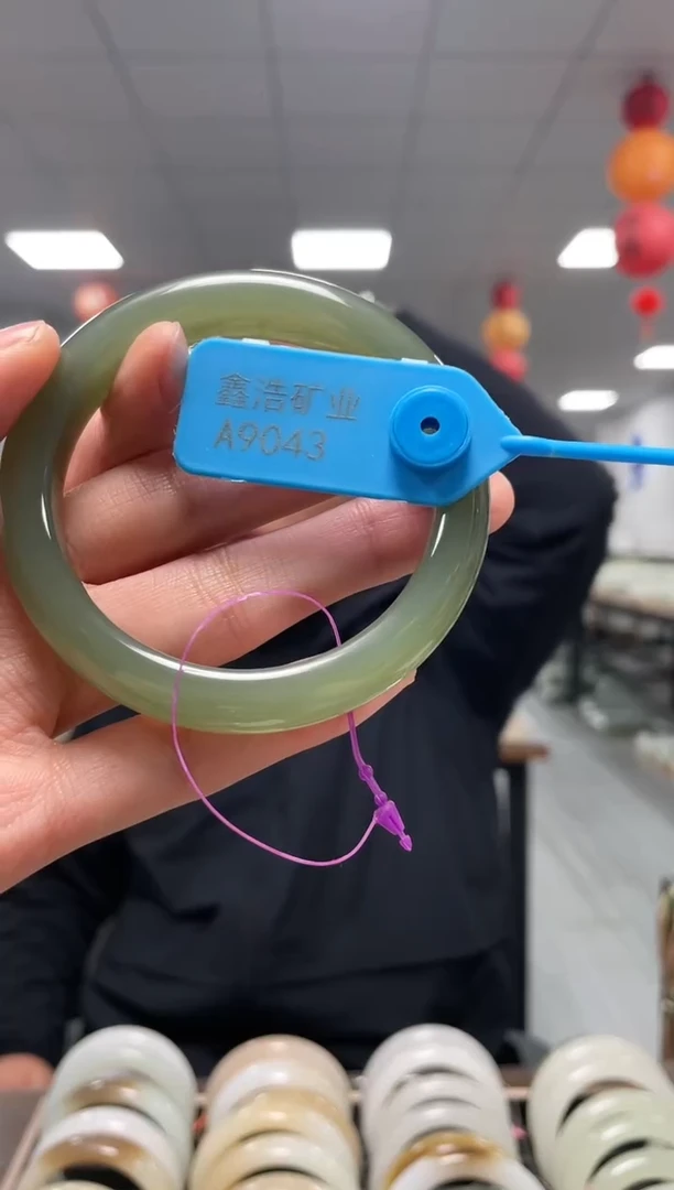 未镶嵌手镯和田玉圈60 A9043  沙枣青手镯一条