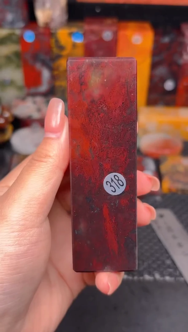 玉 桂林鸡血玉摆件 编号：318