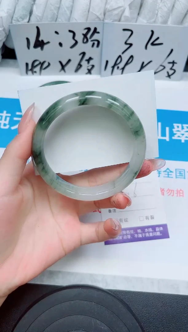 【闪购商品】石英质玉手镯合金44