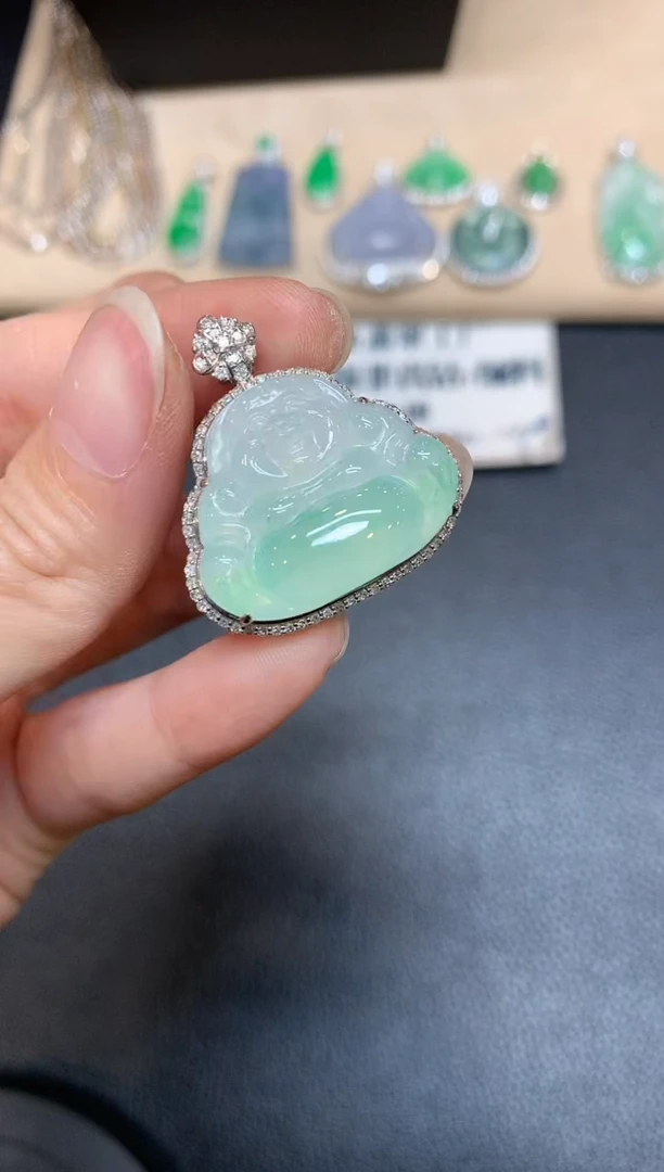 【闪购商品】翡翠颈饰18K金镶嵌佛公【无服务费