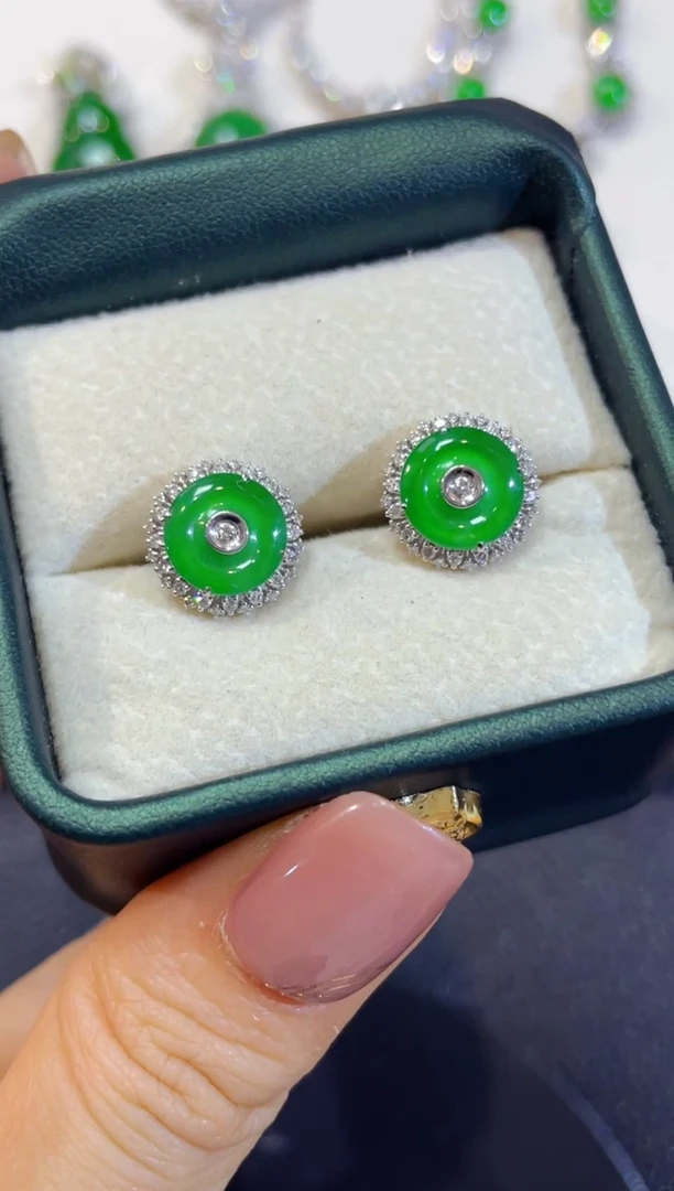 颈饰18K金镶嵌翡翠团购22