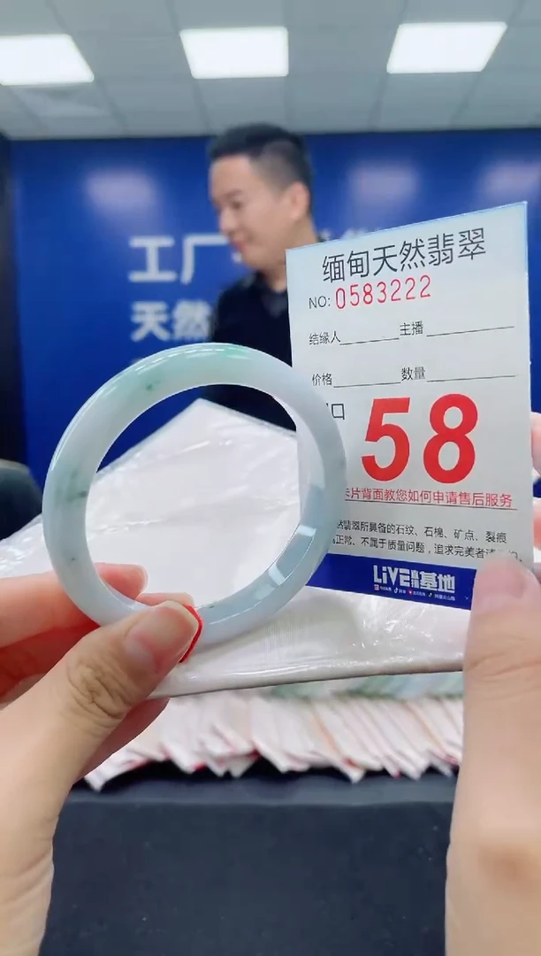 未镶嵌手镯翡翠天然翡翠手镯