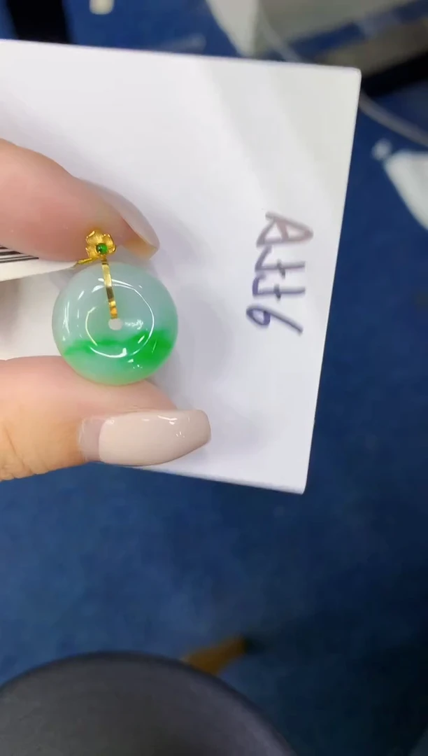 颈饰18K金镶嵌翡翠缅甸天然翡翠A货