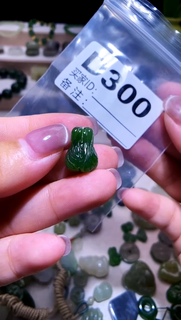 颈饰未镶嵌和田玉小*?1