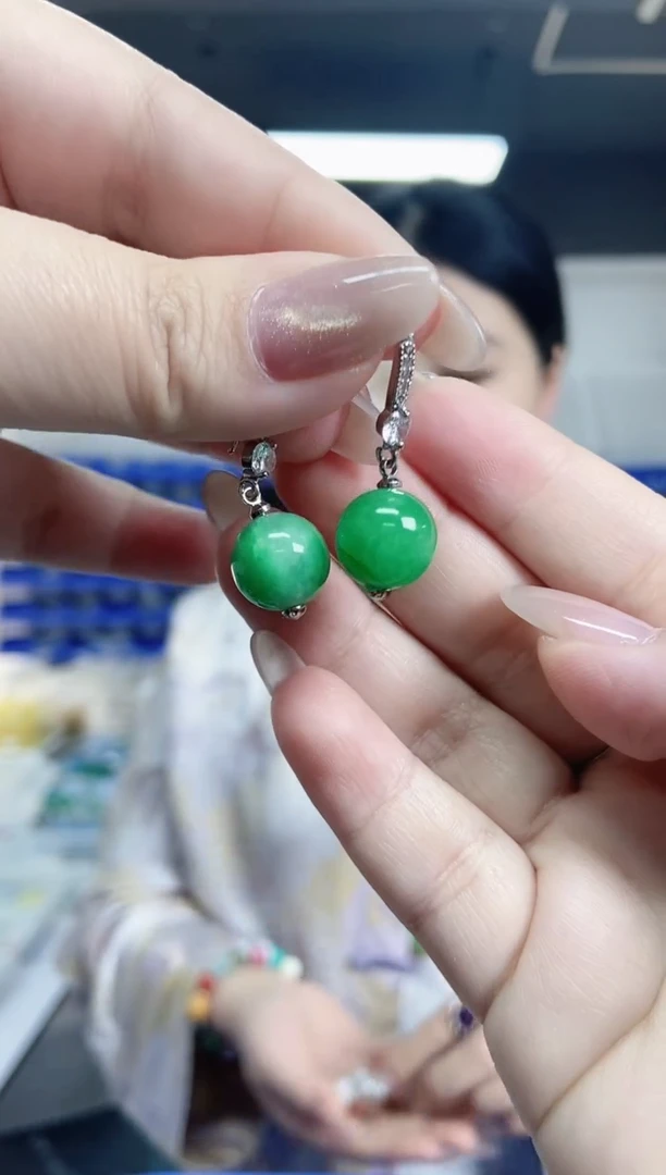 【闪购商品】翡翠耳饰未镶嵌多样性发其一颜色微差