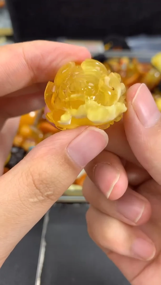 蜜蜡未镶嵌珠宝奇石55