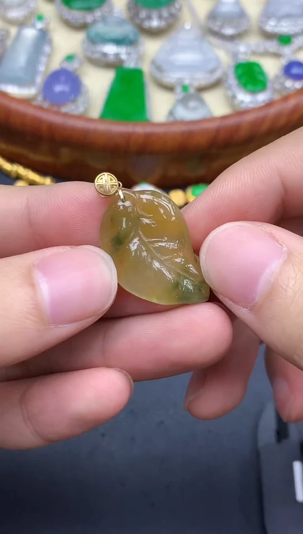 颈饰18K金镶嵌翡翠113-中国好珍宝