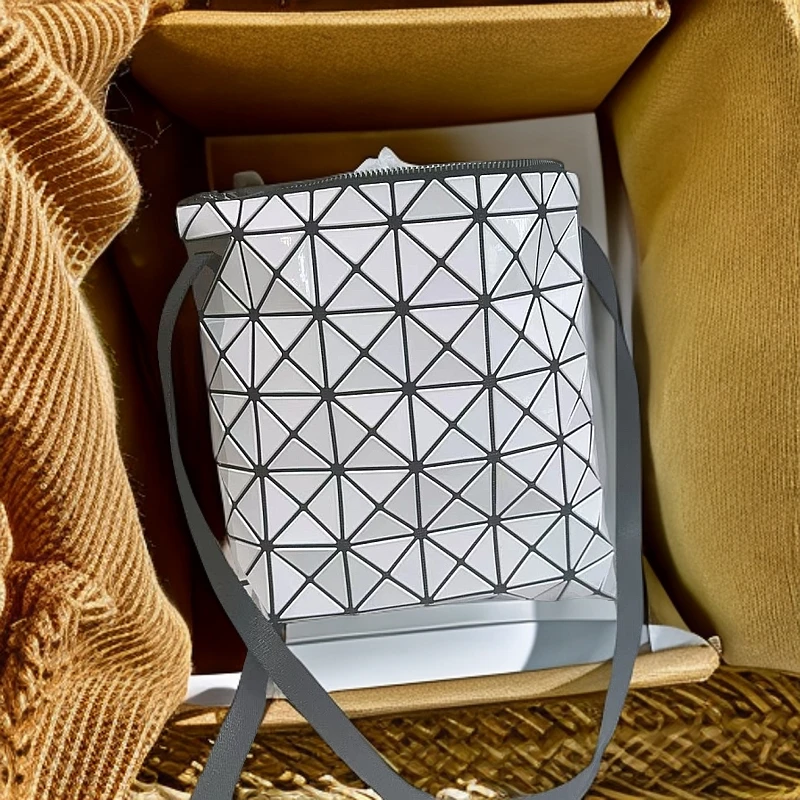 95新 Issey Miyake/三宅一生 单肩包1212 9318