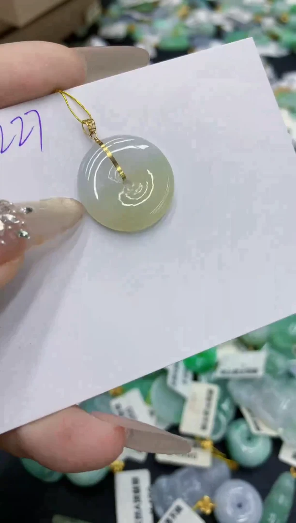 翡翠18K金镶嵌颈饰11111111111111