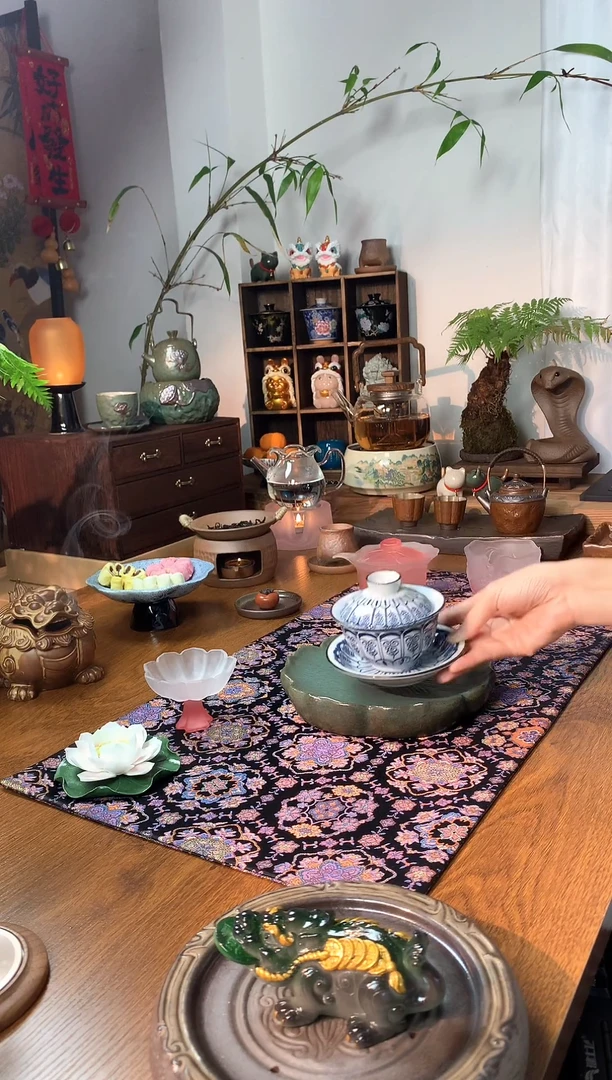 【闪购商品】卷草纹青花三才盖碗
