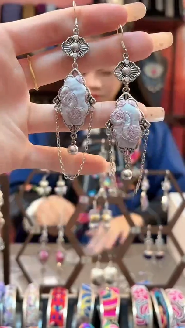 织绣云织谣民族风精美饰品   121**