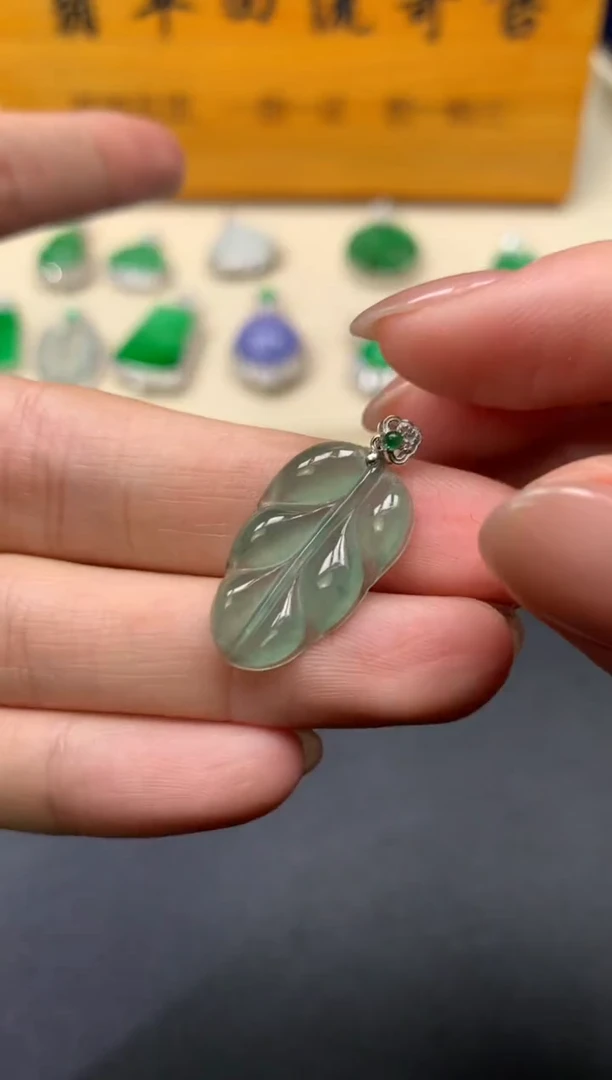 【闪购商品】翡翠吊坠(不含链)18K金镶嵌11