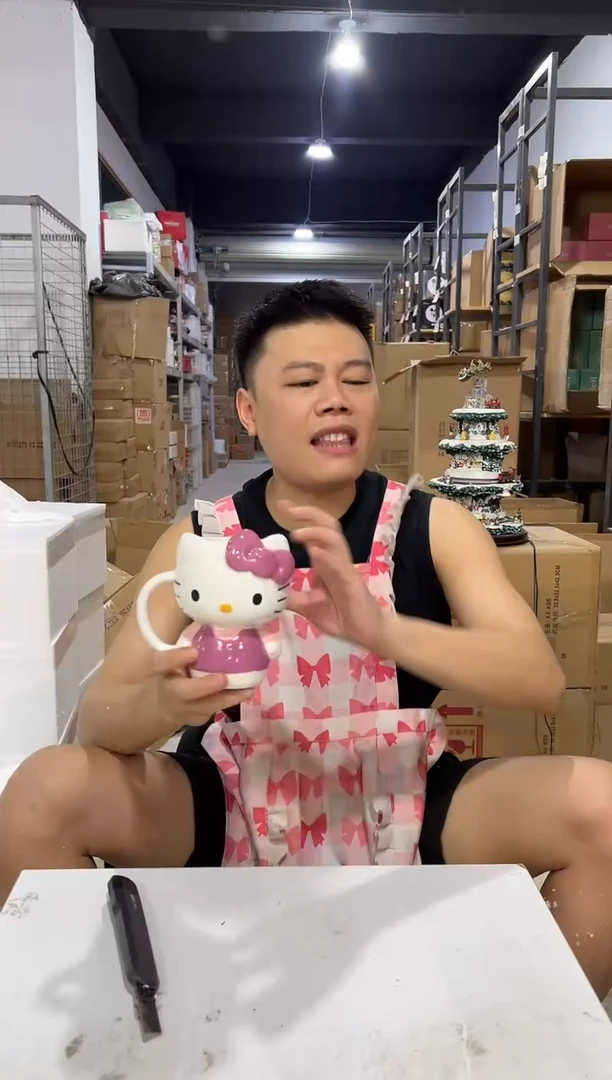 瓷片粉色kt全身杯  陶瓷