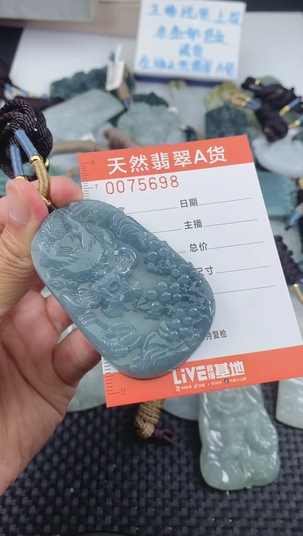 翡翠未镶嵌颈饰